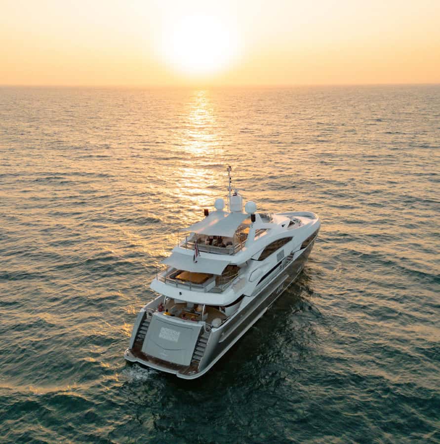 Sunseeker Superyacht: VIP Dinner, Premium Drinks& Live Music - Should you book the Sunseeker Superyacht experience?