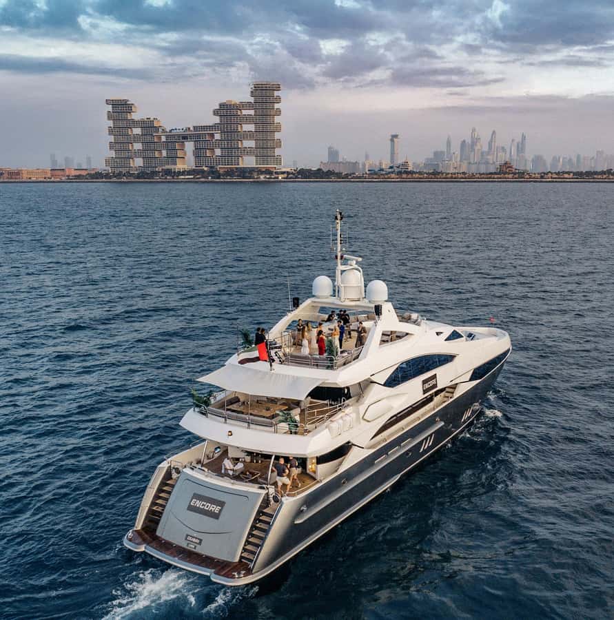 Sunseeker Superyacht: VIP Dinner, Premium Drinks& Live Music - The three-hour route and skyline views