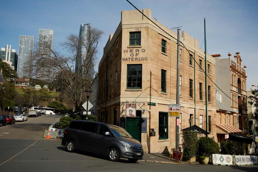 Sydney: City and Bondi Beach Private Luxury Half-Day Tour - Woolloomooloo and the famous Aussie pie stop