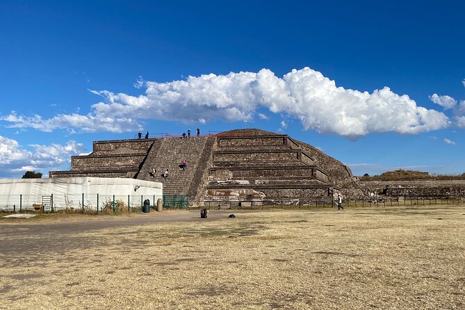 Teotihuacan Pyramids VIP Tour without Commercial Stops - Leaving Mexico City early