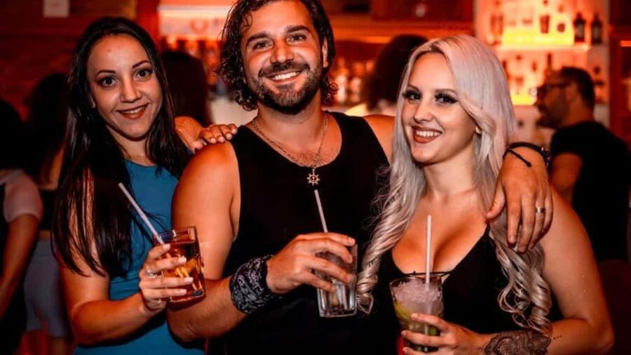 The Original Athens Pub Crawl With VIP Club Entry - Practical details that affect your night