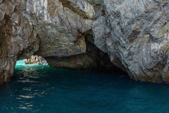 Three Hour Private Guided Tour of Capri with a luxury Gozzo cabin cruiser - Key points to know before booking