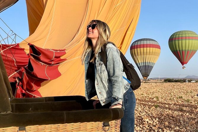 Top vip one hour private flight royal breakfast on board - Watching the balloon prepare outside Marrakech