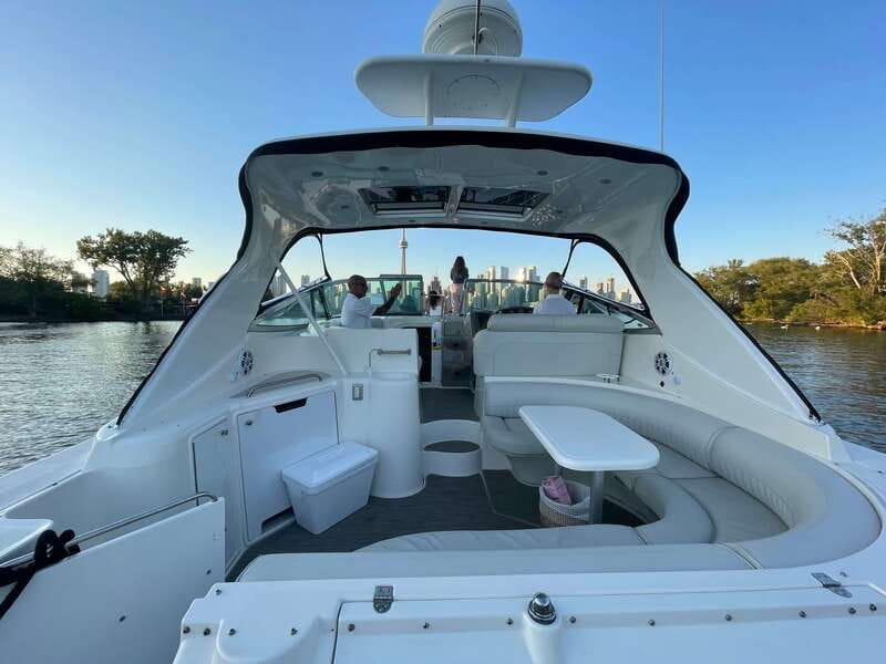 Toronto: Private Luxury Yacht Sightseeing Cruise & Prosecco - The first five minutes: safety and refreshments