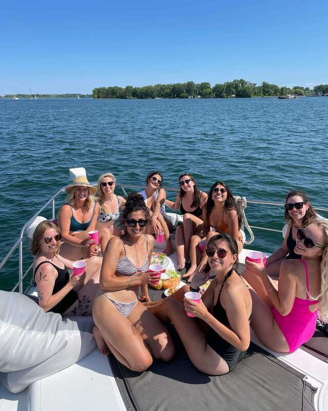 Toronto: Private Luxury Yacht Sightseeing Cruise & Prosecco - CN Tower, Rogers Centre, and the downtown skyline