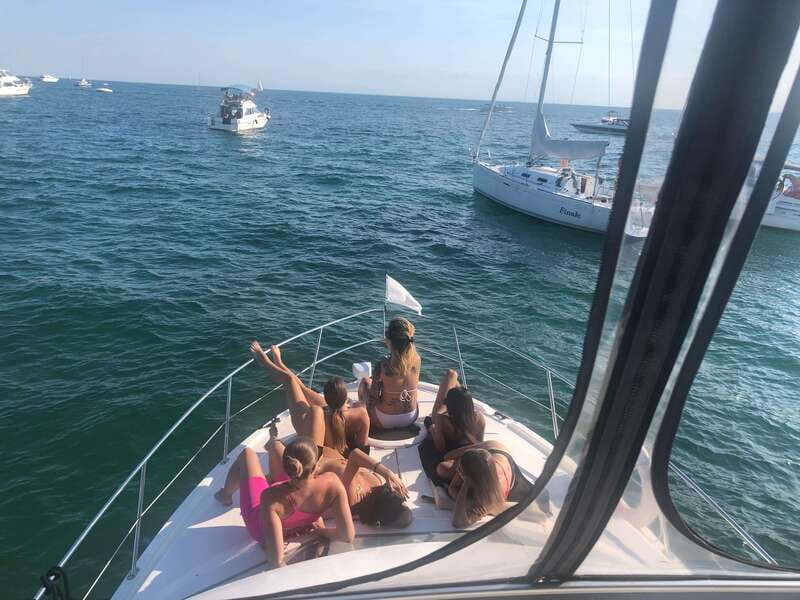 Toronto: Private Luxury Yacht Sightseeing Cruise & Prosecco - Toronto Islands and Gibraltar Point Lighthouse