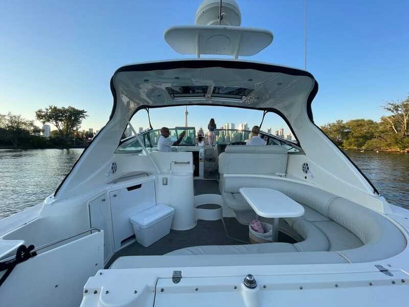 Toronto: Private Luxury Yacht Sightseeing Cruise & Prosecco - What $109 per person really buys