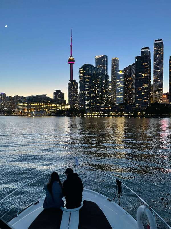 Toronto: Private Luxury Yacht Sightseeing Cruise & Prosecco - A private yacht instead of a standard harbor boat