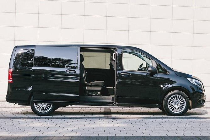 Transfer in Luxury Mercedes Benz Minivan - Flight delays, luggage waits, and communication