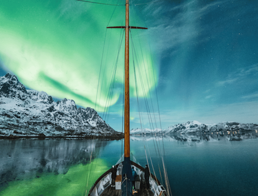 Tromso: Luxury Northern Lights Cruise with Hot Tub & Dinner - A small yacht with a very personal feel