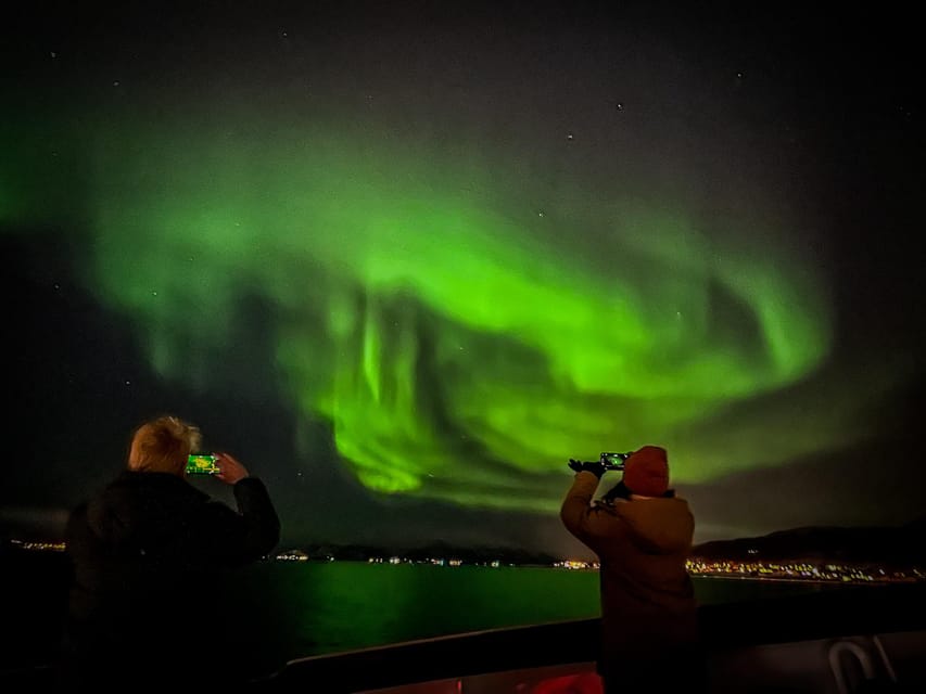 Tromso: Luxury Northern Lights Cruise with Hot Tub & Dinner - Hot tub time in Arctic air