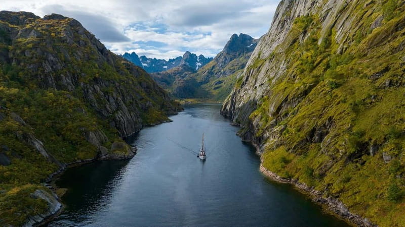 Tromsø: Luxury Summer Fjord Cruise with Lunch & Hot Tub - West toward Malangen and the Lyngen Alps