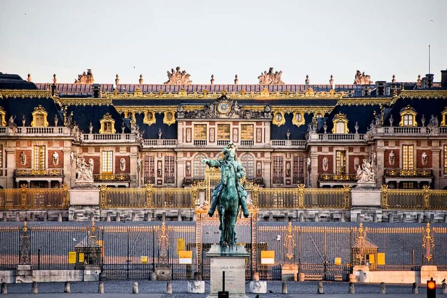 Versailles: Entry ticket & Private Apartments VIP Tour - What the missing garden ticket means