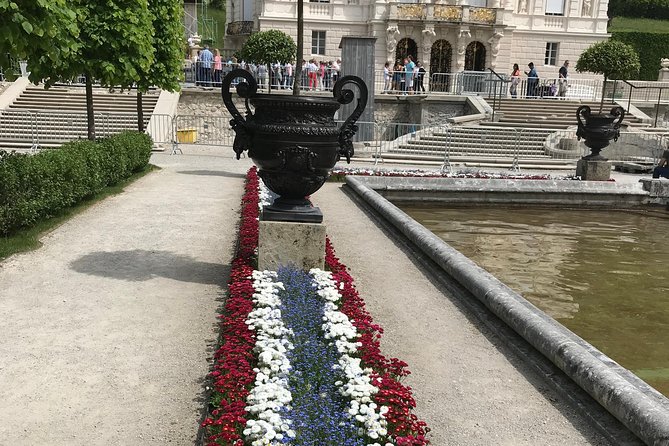 VIP Day Trip Neuschwanstein and Linderhof Castle from Munich - Marienbrücke and the famous castle view