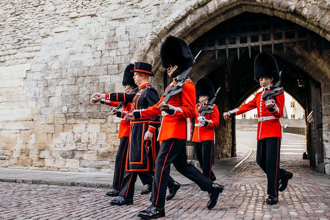VIP Early Access Opening Ceremony Tower of London & River Cruise - Walls, ravens, and Edward I’s rooms
