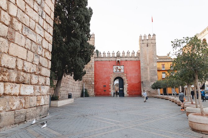 VIP Guided Seville Alcazar Pre-Opening, Cathedral & Old Town - Real Alcazar: the morning’s main prize