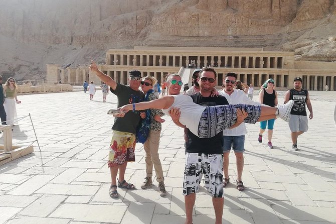 VIP Luxor Day Tour from Hurghada, Small group the top operator - Crossing the Nile and stopping for lunch