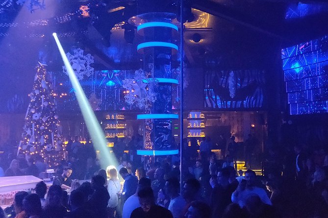 VIP Party in Bucharest - The Ultimate Nightlife Experience - Moving through the premium lounge or live-band club