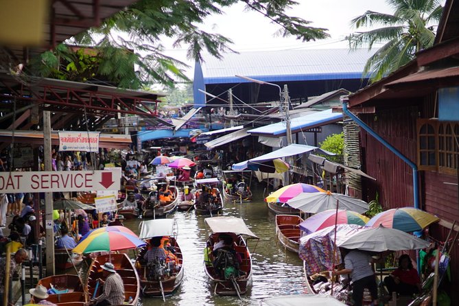 VIP Private Tour Damnoen Saduak+ Amphawa + Mae Klong Railway - Maeklong Railway Market and the passing train