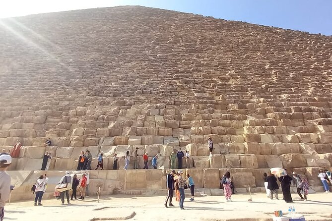 Vip Top Private Tour to Giza Pyramids and Sphinx with camel ride - Khafre, Menkaure, and the pyramid views
