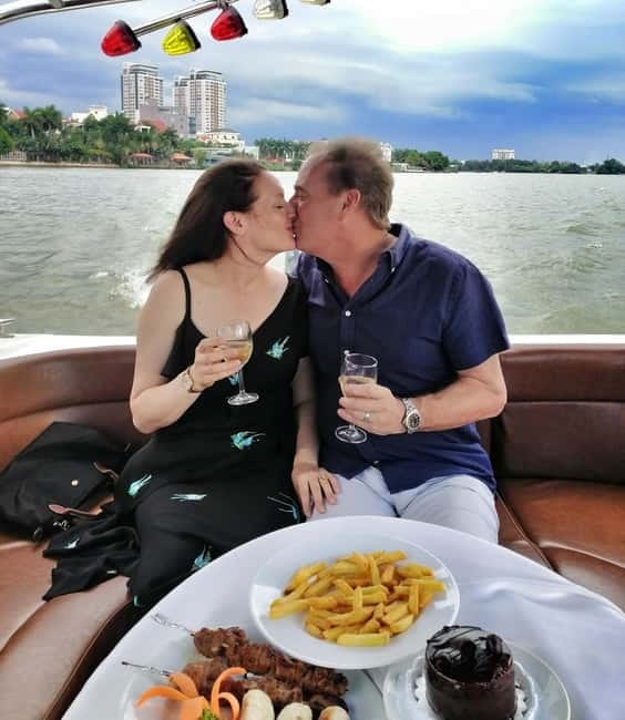 VIP Tour Enjoy Romantic Sunset by Speed Boat Free Cocktail - Who should book this river outing?