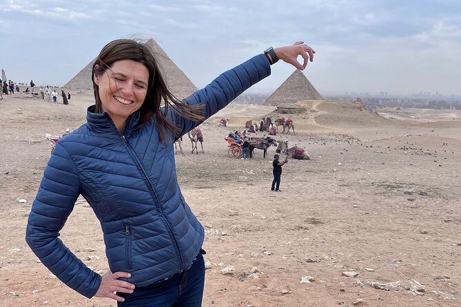 Vip Tour Giza pyramids, sphinx with Camel Ride and Vip lunch - Seeing the Great Sphinx and Valley Temple