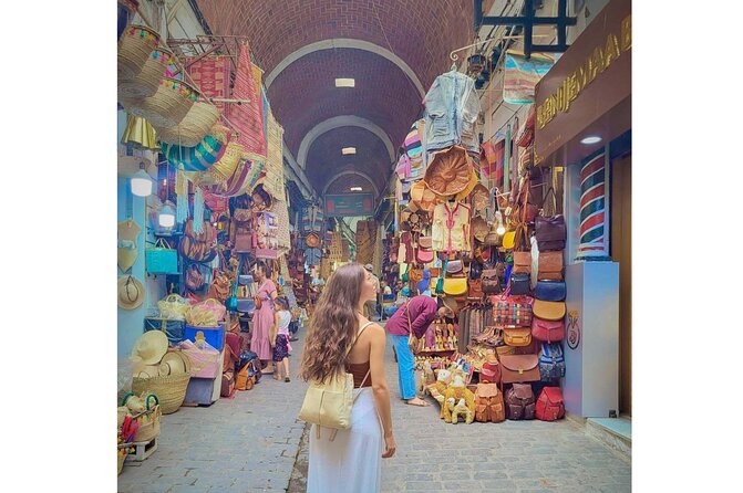 VIP Tour: Tunis Medina/Bardo, Sidi Bou Said, Carthage |PICKUP ALL - What the driver-host does well