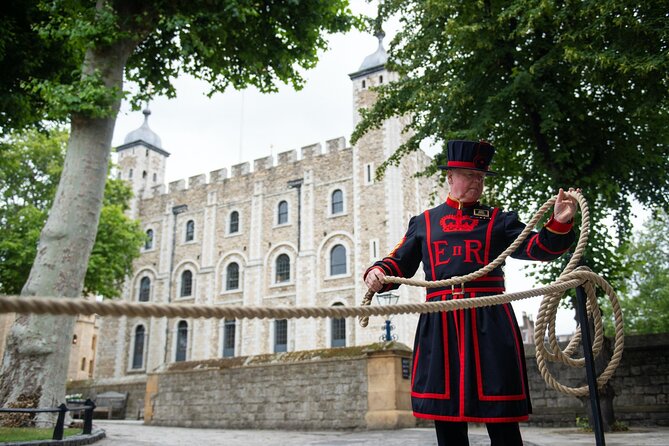 VIP Tower of London and Crown Jewels Tour with Private Beefeater Meet & Greet - Why the Tower of London deserves a guided visit