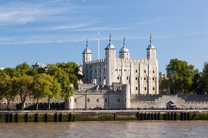 VIP Tower of London and Crown Jewels Tour with Private Beefeater Meet & Greet - Walking the fortress, ravens, battlements, and Tower Green
