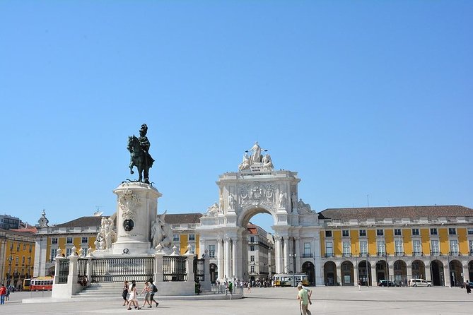 VIP-walking-Tour - Lisbon with your private - in German - Stories, food, shops, and everyday Portugal