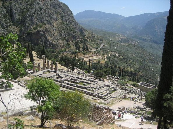 Visit Delphi & Meteora Monasteries Luxury Private Tour FromAthens - Arachova and Mount Parnassus: a scenic start