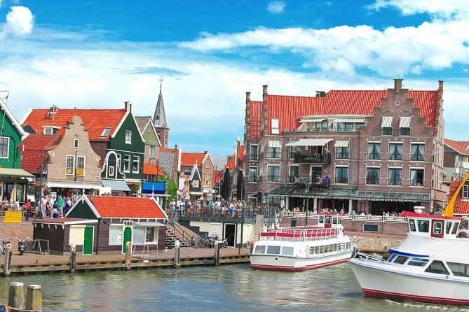 Volendam & Marken Private Tour in luxury Jaguar S Type 1/2 day - Key points at a glance