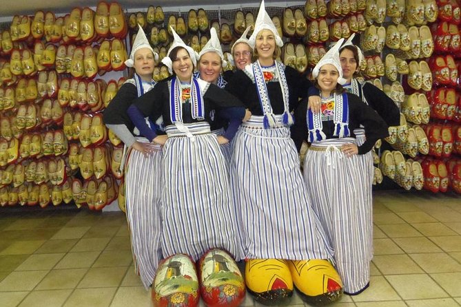 Volendam & Marken Private Tour in luxury Jaguar S Type 1/2 day - Monnickendam and an itinerary detail to clarify