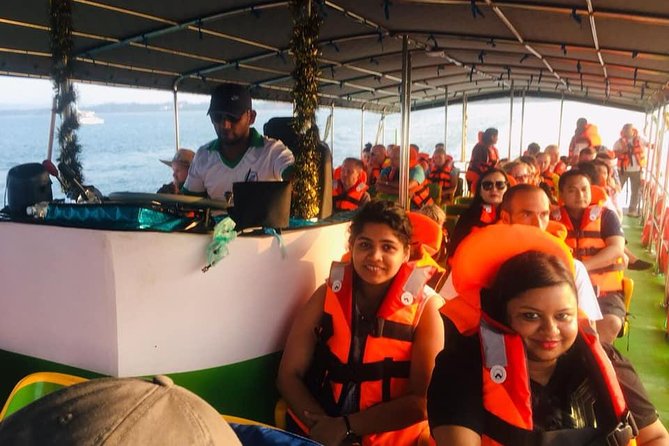 Whales and Dolphins Watching-Luxury Super Grade Cruiser(Hotel Pick up offered) - Breakfast, tea, coffee, and the long wait for wildlife