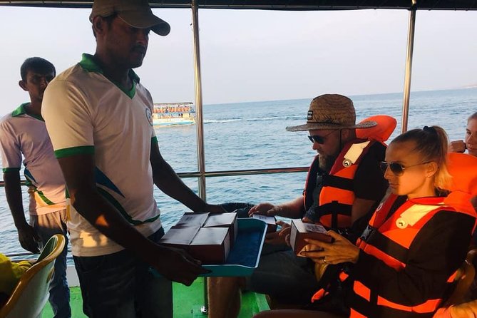 Whales and Dolphins Watching-Luxury Super Grade Cruiser(Hotel Pick up offered) - Hotel pickup from Galle and the early transport problem