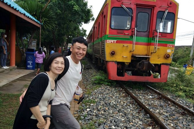Wheelchair & Luxury Tour to Floating & Railway Markets - Wheelchair support and practical limits