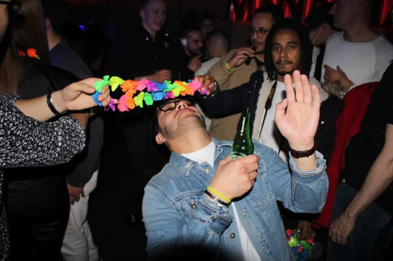 Wild Night Pub Crawl: Free Shots, Games & VIP Club Entry! - Meeting at Commo Bar on Espoz y Mina