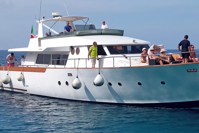 Yacht excursion Shalimar IV - Two hours in Favignana port