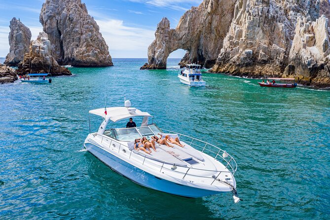 Your Own Private Luxury Yacht Experience in Cabo San Lucas - Lunch, snacks, and a premium bar