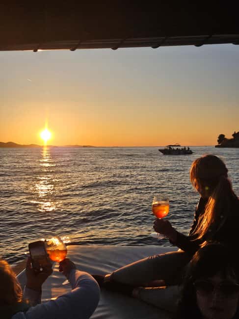 Zadar: Romantic, Luxury Sunset Boat Tour with Aperol Spritz - Why the Guides Receive So Much Praise